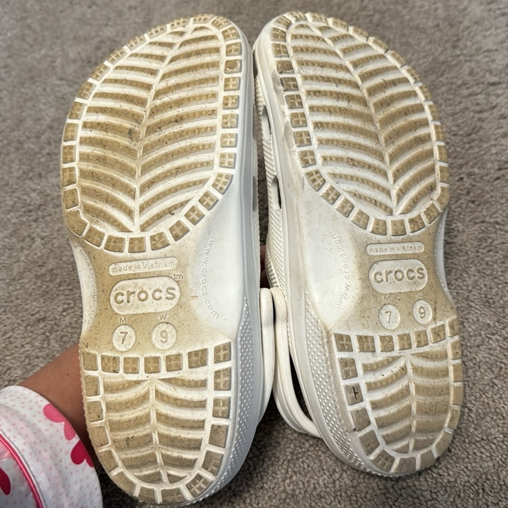 Classic Crocs - Picture 4 of 4